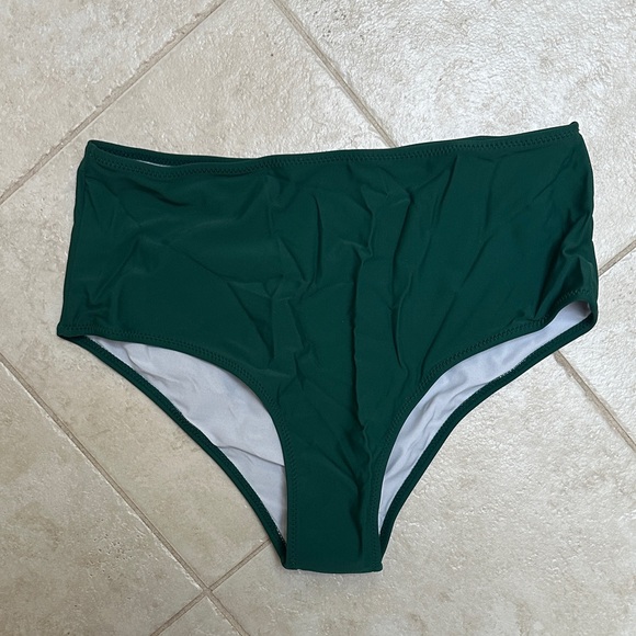 Green Tankini Set - Picture 5 of 8